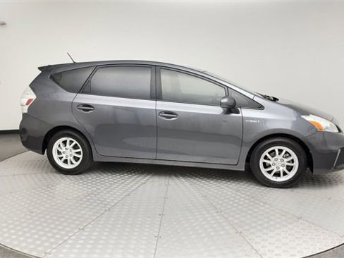 Used 2014 Toyota Prius V Three image 9