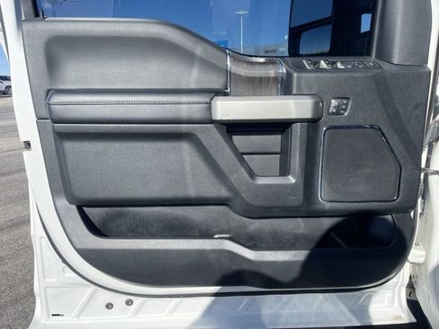 Used 2020 Ford F250 Lariat w/ Chrome Package image 19