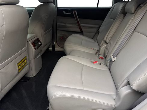 Used 2013 Toyota Highlander Limited AWD/4WD image 34