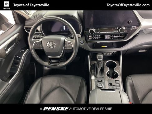 Used 2023 Toyota Highlander Platinum image 5
