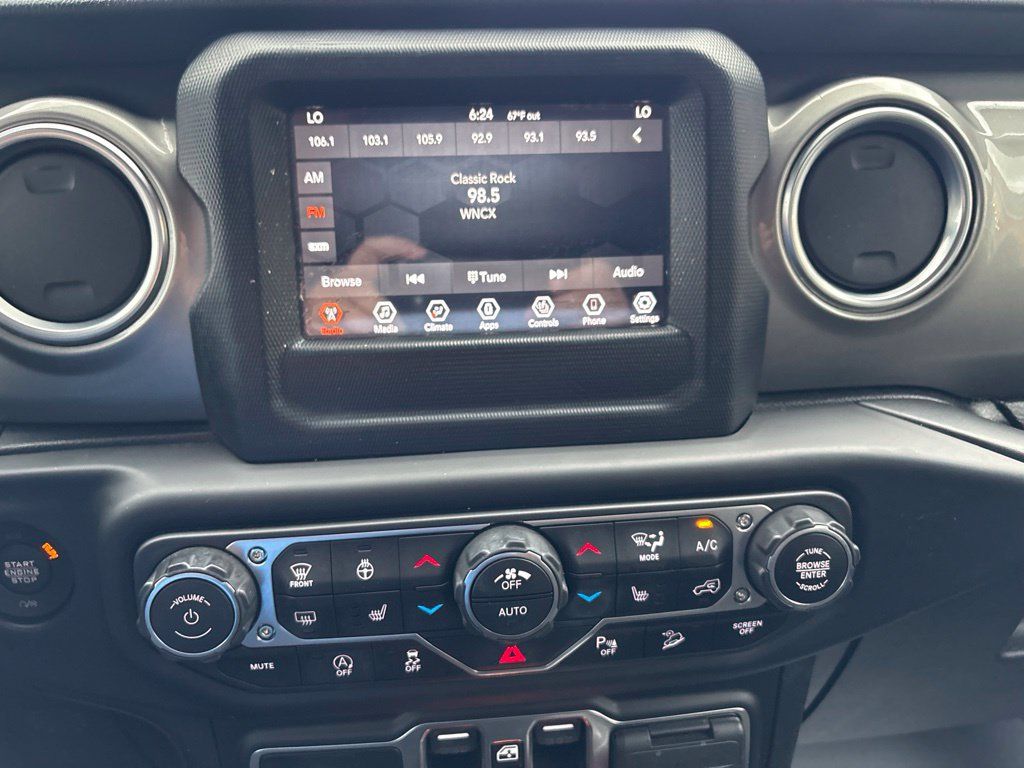 Used 2018 Jeep Wrangler Unlimited Sahara AWD/4WD image 27