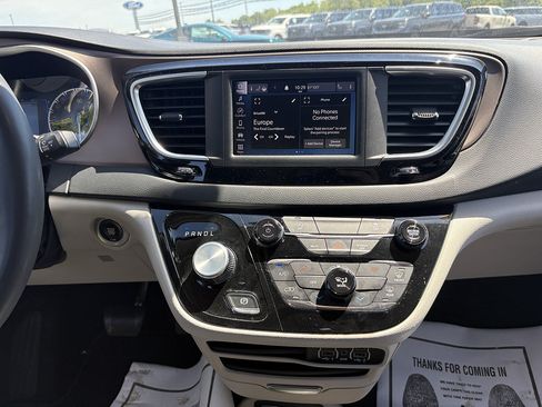 Used 2023 Chrysler Voyager LX FWD image 26