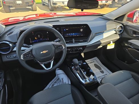 New 2026 Chevrolet Trax LT w/ Driver Confidence Package FWD image 9