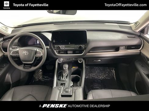 Used 2024 Toyota Grand Highlander Limited image 20