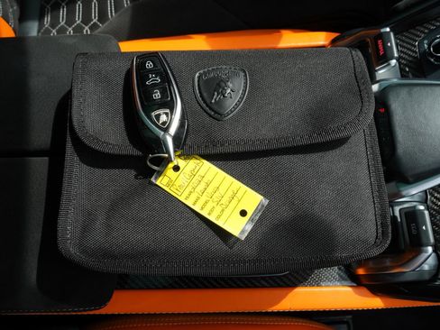 Used 2022 Lamborghini Urus AWD/4WD image 84
