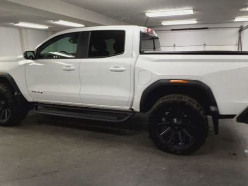 Used 2025 GMC Canyon AT4 image 6