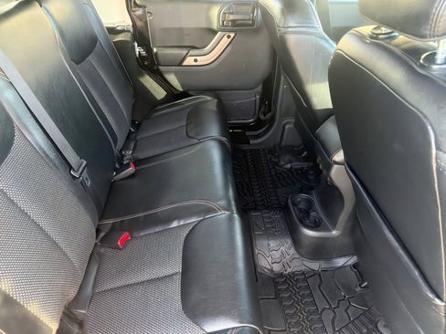 Used 2016 Jeep Wrangler Unlimited Sahara image 13