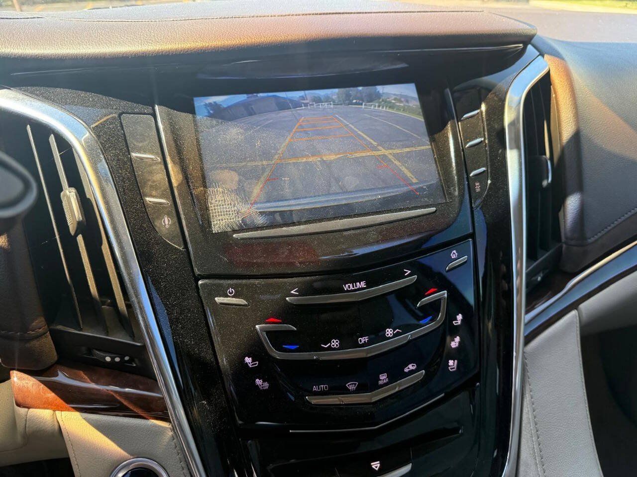 Used 2015 Cadillac Escalade Luxury AWD/4WD image 13