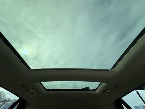 Used 2021 Mercedes-Benz GLC 300 4MATIC image 17