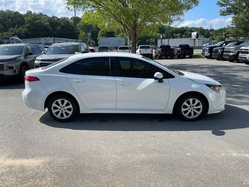 Used 2024 Toyota Corolla LE FWD image 8