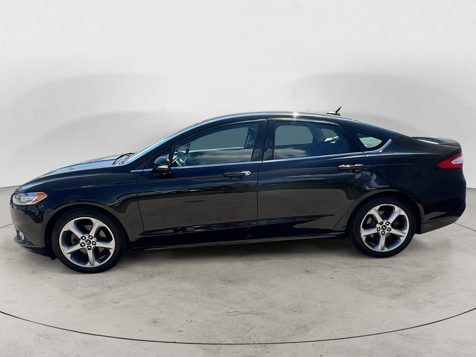 Used 2014 Ford Fusion SE w/ Equipment Group 201A FWD image 3