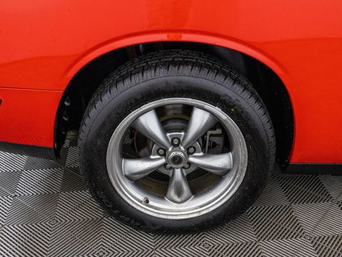 Used 2014 Dodge Challenger SXT image 38