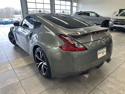 Used 2018 Nissan 370Z w/ Sport Package image 11