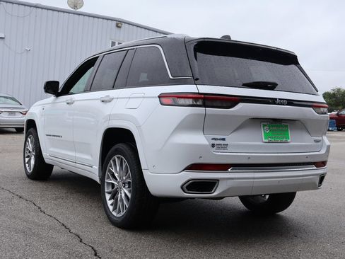Used 2022 Jeep Grand Cherokee Summit w/ Advanced Protech Group IV AWD/4WD image 3