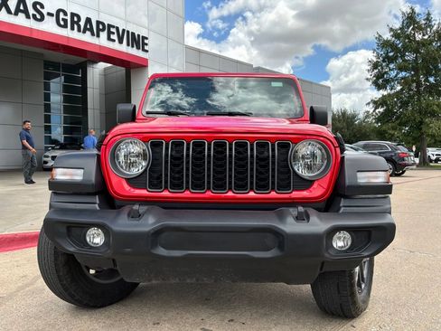 Used 2025 Jeep Wrangler Unlimited Sport AWD/4WD image 3