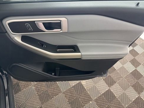 Used 2021 Ford Explorer XLT w/ Equipment Group 202A image 23