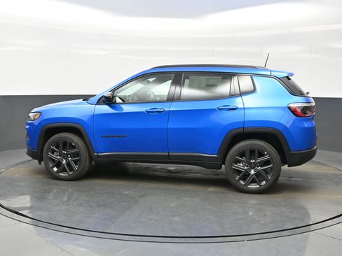 New 2026 Jeep Compass Latitude image 3