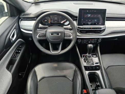 Used 2023 Jeep Compass Latitude AWD/4WD image 21
