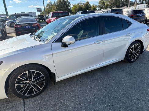 Used 2025 Toyota Camry XLE image 4
