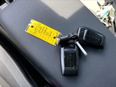 Used 2025 Toyota Camry SE FWD image 27