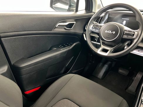 Used 2024 Kia Sportage LX image 12