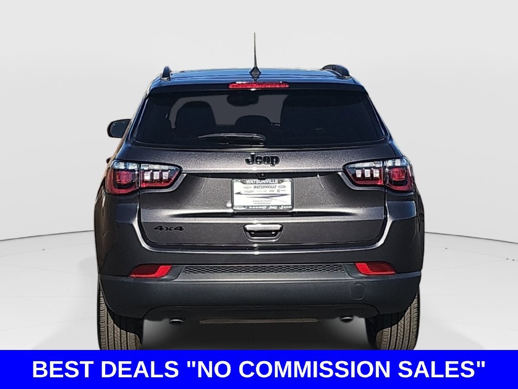 Used 2023 Jeep Compass Latitude w/ Sun and Sound Group AWD/4WD image 4