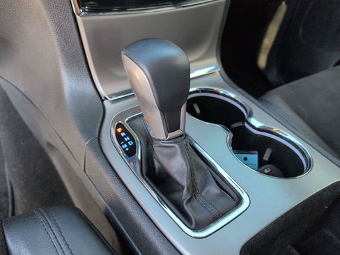 Used 2022 Jeep Grand Cherokee Laredo X RWD image 20