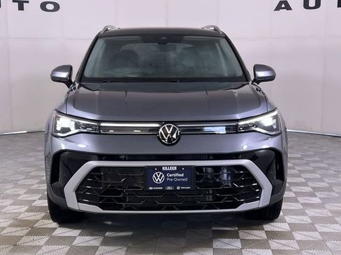 Used 2025 Volkswagen Taos SEL image 2