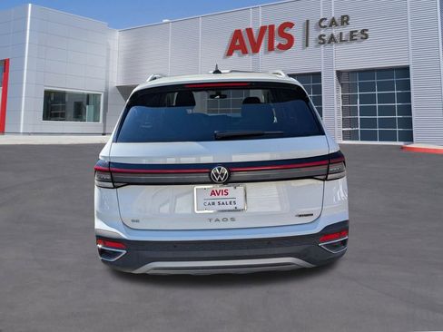 Used 2025 Volkswagen Taos SE image 7