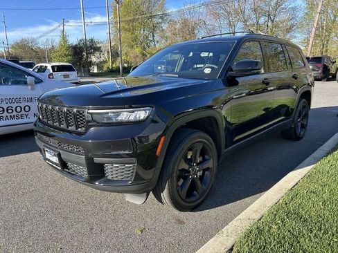 Used 2023 Jeep Grand Cherokee L Altitude AWD/4WD image 4