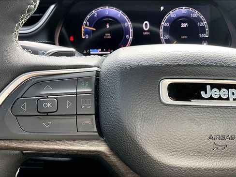 Used 2024 Jeep Grand Cherokee Limited w/ Black Appearance Package image 26