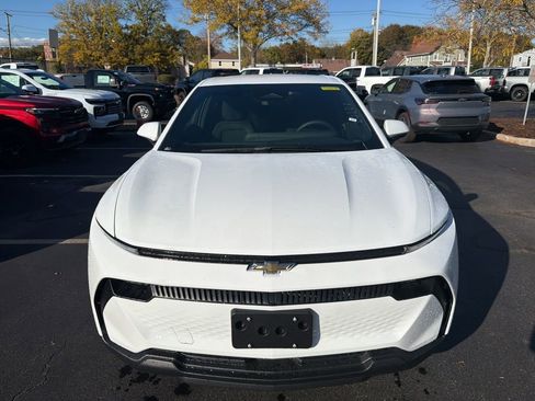 New 2026 Chevrolet Equinox EV LT image 2