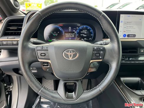 Certified 2025 Toyota Crown AWD/4WD image 22