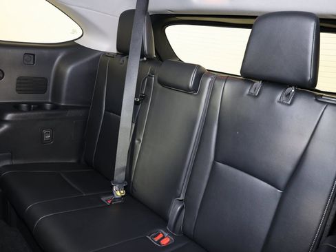 Used 2021 Toyota Highlander Platinum image 12