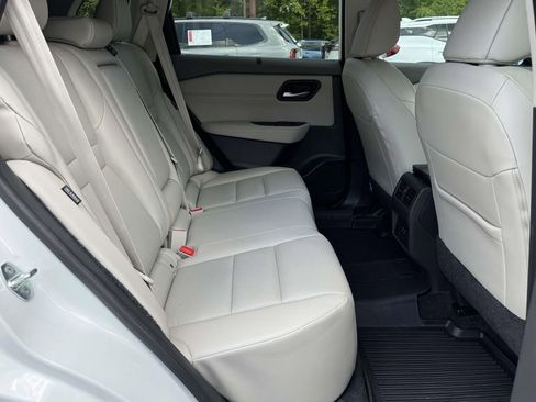 Used 2023 Nissan Rogue SV w/ SV Premium B Package FWD image 14