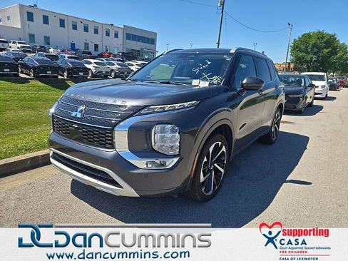 Used 2024 Mitsubishi Outlander SEL FWD image 1