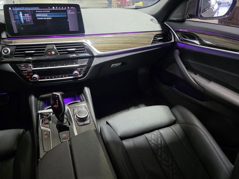 Used 2022 BMW 530e w/ Premium Package image 12