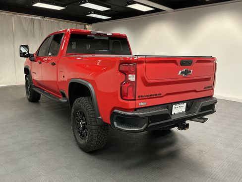 Used 2024 Chevrolet Silverado 2500 ZR2 AWD/4WD image 3