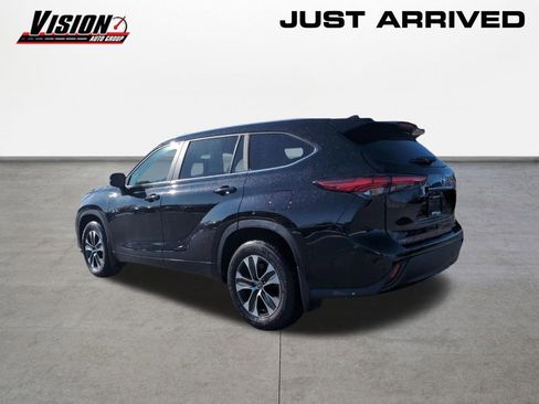 Used 2023 Toyota Highlander XLE image 7