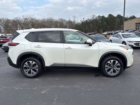 Used 2023 Nissan Rogue SV image 4