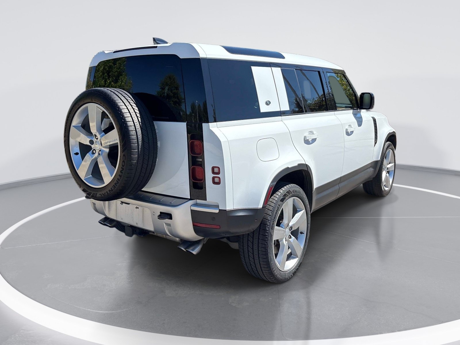 Used 2024 Land Rover Defender 110 SE AWD/4WD image 8