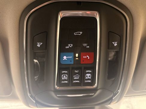 Used 2022 Jeep Grand Cherokee Limited 4xe image 18