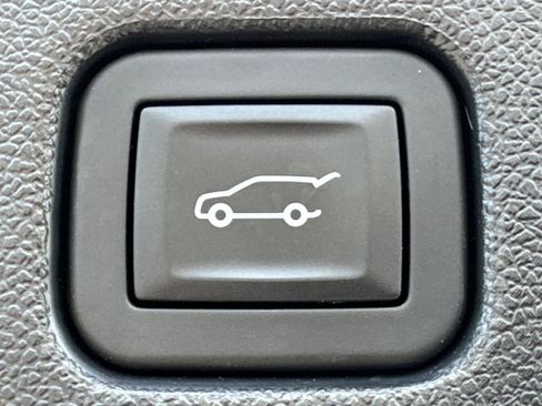 Used 2024 Chevrolet Traverse Z71 w/ Enhanced Driving Package AWD/4WD image 19