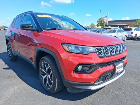 Used 2025 Jeep Compass Limited AWD/4WD image 4