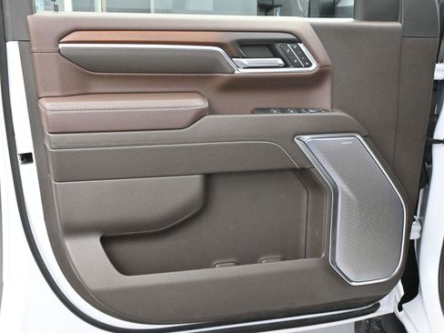 Used 2024 GMC Sierra 2500 Denali w/ Denali Reserve Package image 9