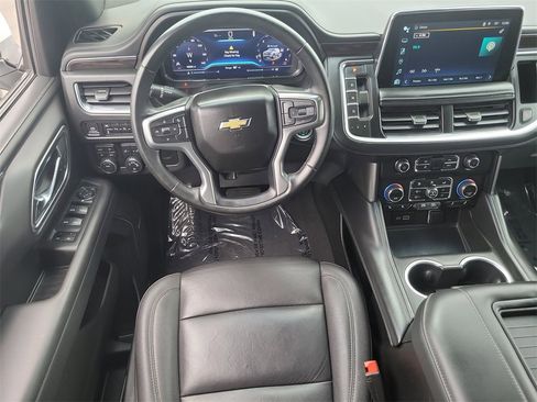 Used 2023 Chevrolet Suburban LT image 3