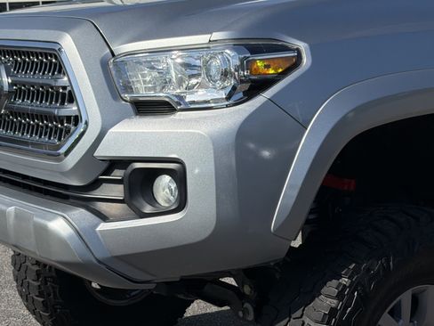 Used 2022 Toyota Tacoma SR5 w/ Technology Package RWD image 14
