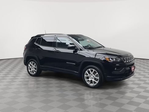 Used 2023 Jeep Compass Latitude AWD/4WD image 38