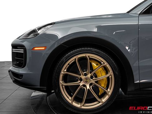 Used 2022 Porsche Cayenne Turbo GT AWD/4WD image 14