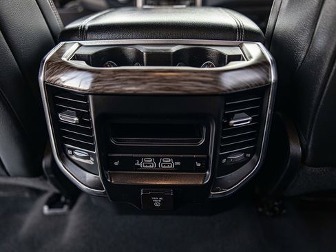 Used 2019 RAM 1500 Laramie image 34